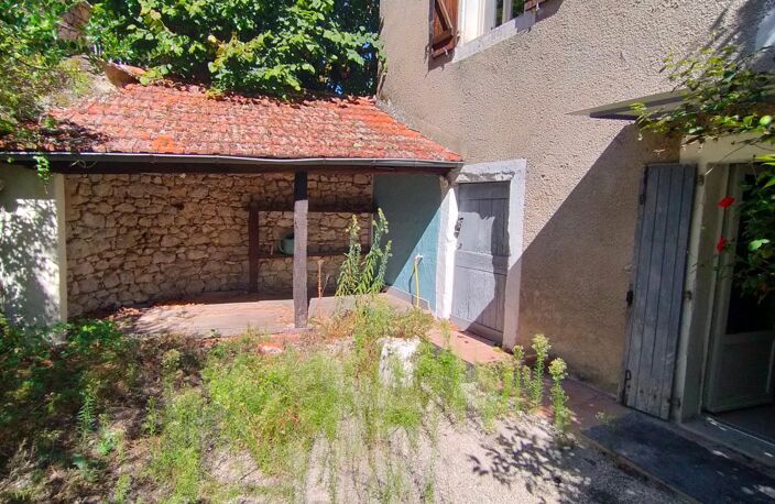 Maison de village en pierre avec jardin — photo 2