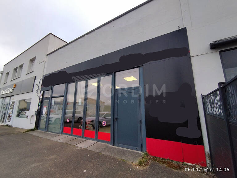 AUXERRE - 39 AV JEAN MERMOZ - LOCAL COMMERCIAL DE 160M² - BELLE VITRINE — photo 1