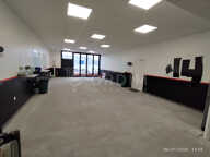 AUXERRE - 39 AV JEAN MERMOZ - LOCAL COMMERCIAL DE 160M² - BELLE VITRINE — photo 4
