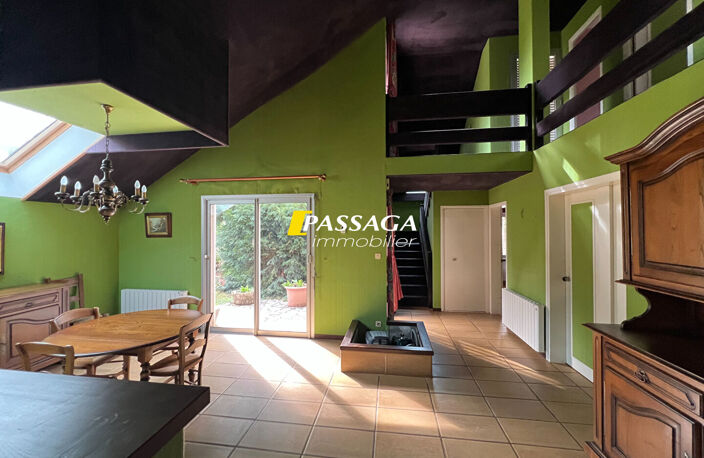 A VENDRE - Maison d'architecte avec dépendances et terrain - MURET LE CHATEAU — photo 2