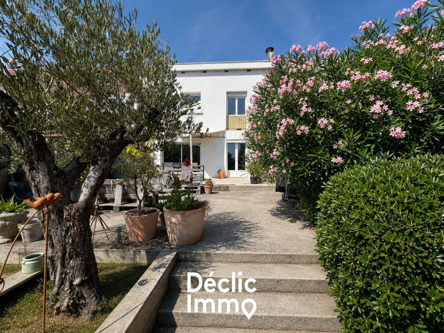 Villa / Maison  T5 à vendre Rochelle (La) 17000