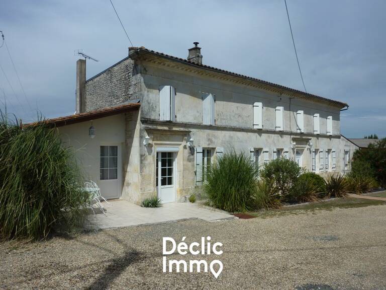 MAISON CHARENTAISE AVEC DEPENDANCES A COLOMBIERS — photo 1
