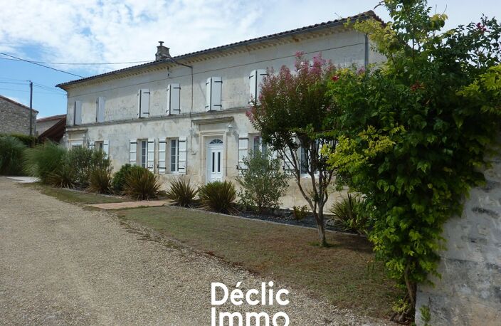 MAISON CHARENTAISE AVEC DEPENDANCES A COLOMBIERS — photo 2