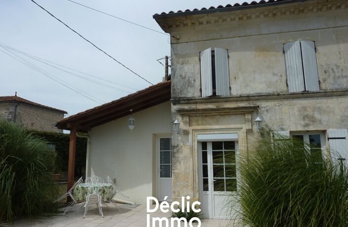 MAISON CHARENTAISE AVEC DEPENDANCES A COLOMBIERS — photo 3