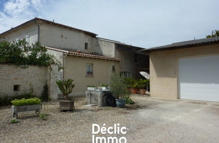 MAISON CHARENTAISE AVEC DEPENDANCES A COLOMBIERS — photo 4
