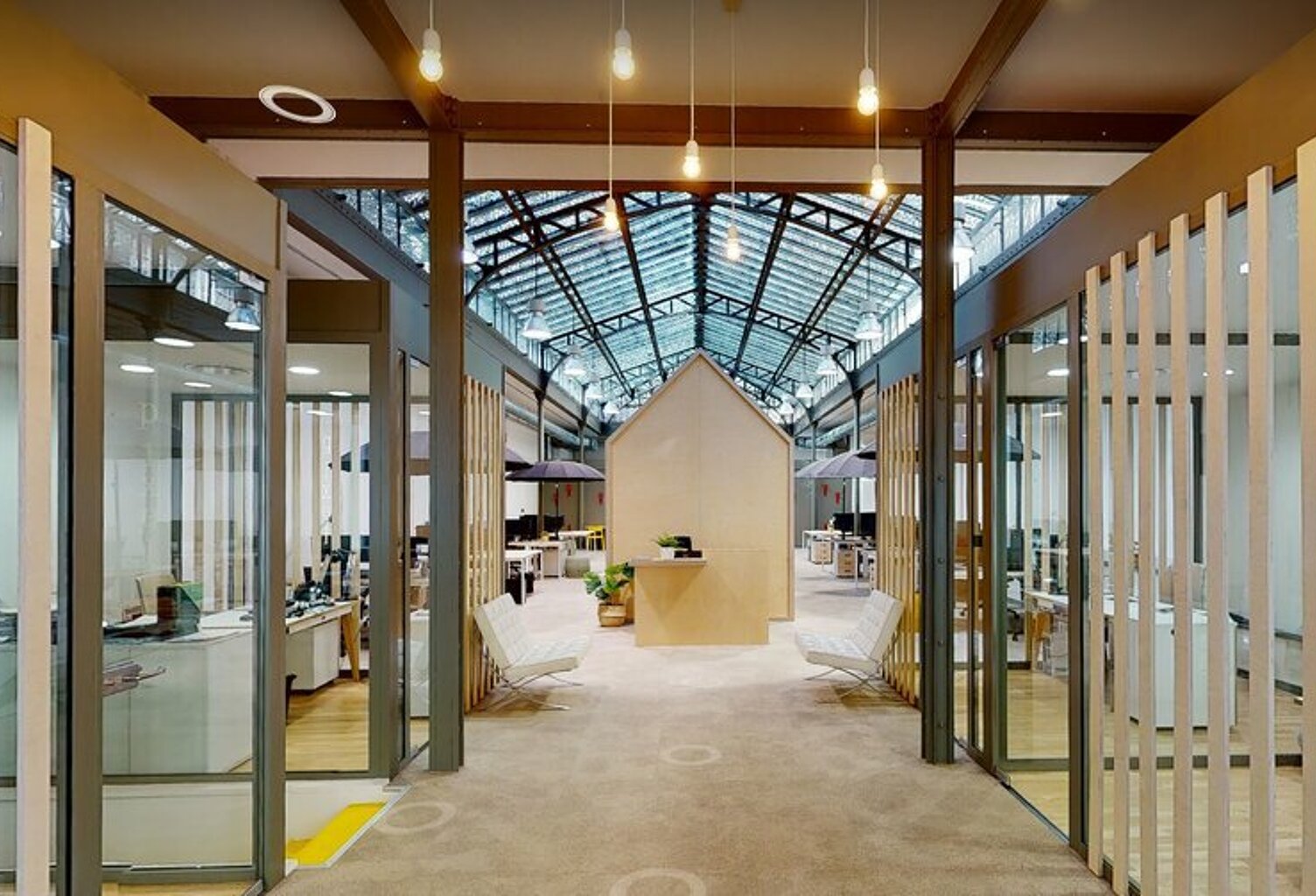 BUREAUX à LOUER — photo 1