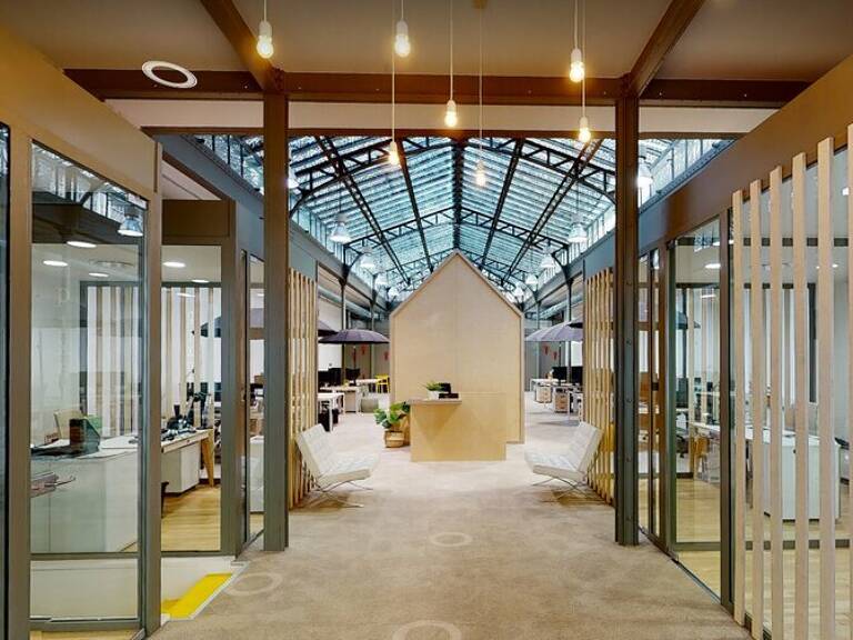 BUREAUX à LOUER — photo 1
