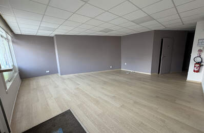 Local commercial de 64 m² Ruelle-sur-Touvre — photo du bien