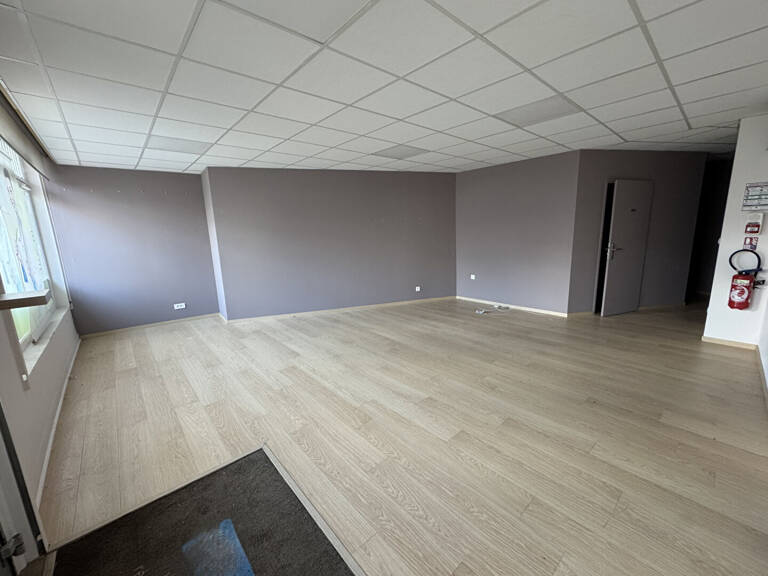 Local commercial de 64 m² Ruelle-sur-Touvre — photo 1