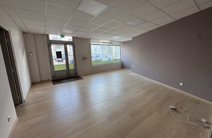 Local commercial de 64 m² Ruelle-sur-Touvre — photo 3
