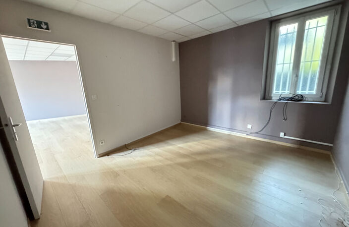 Local commercial de 64 m² Ruelle-sur-Touvre — photo 4