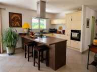 Maison de plain pied ,clé en main avec joli jardin arboré — photo 3