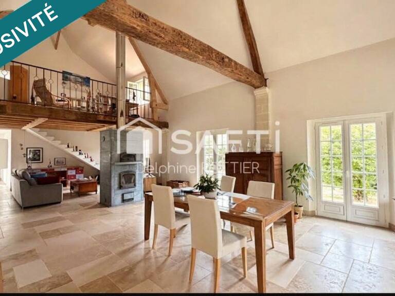 Maison de caractère de 200m2 restaurée avec soin, 3 chambres — photo 1