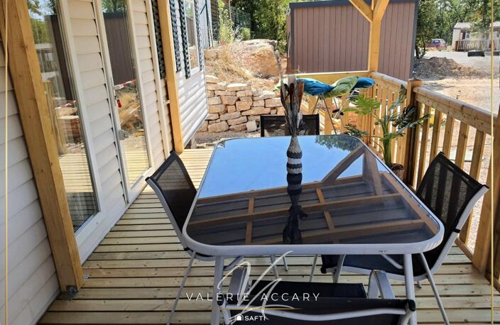 Rocbaron: Terrain de 143 m² avec mobil-home de 35 m², 2 chambres, terrasse...dans une résidence sécurisée avec piscine. — photo 2