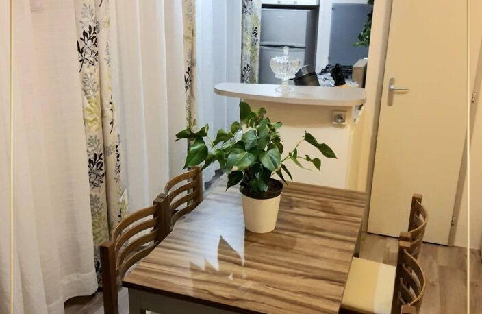 Rocbaron: Terrain de 143 m² avec mobil-home de 35 m², 2 chambres, terrasse...dans une résidence sécurisée avec piscine. — photo 5