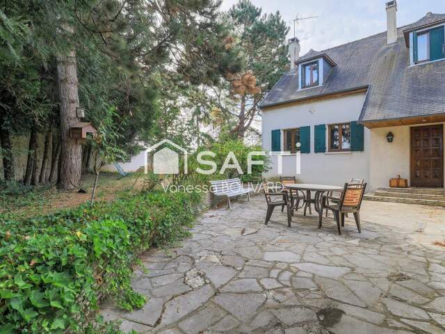 Maison de caractère de 200 m² avec piscine — photo du bien