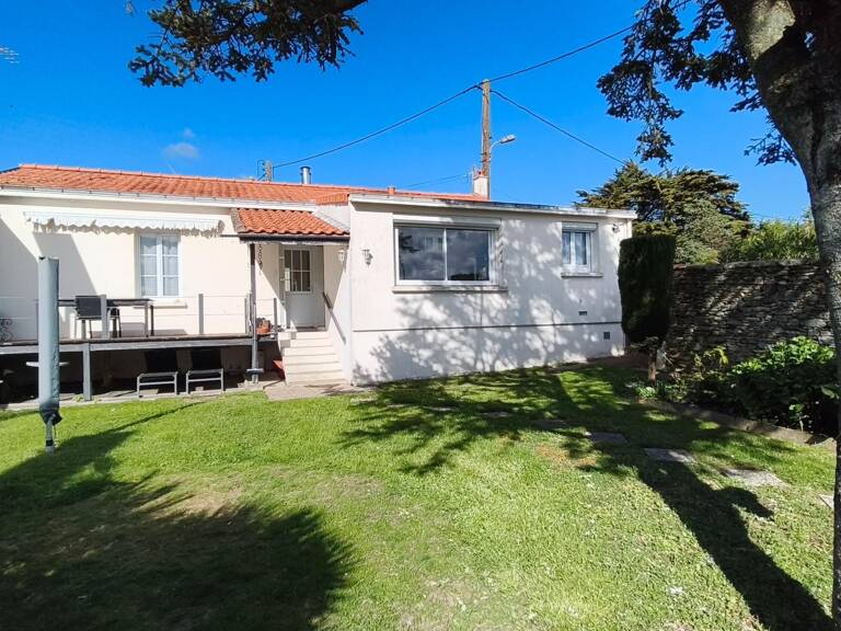 Maison avec jardin, dépendance et parking — photo 1