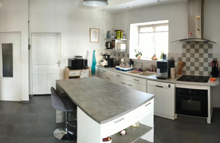 Maison avec jardin, dépendance et parking — photo 3