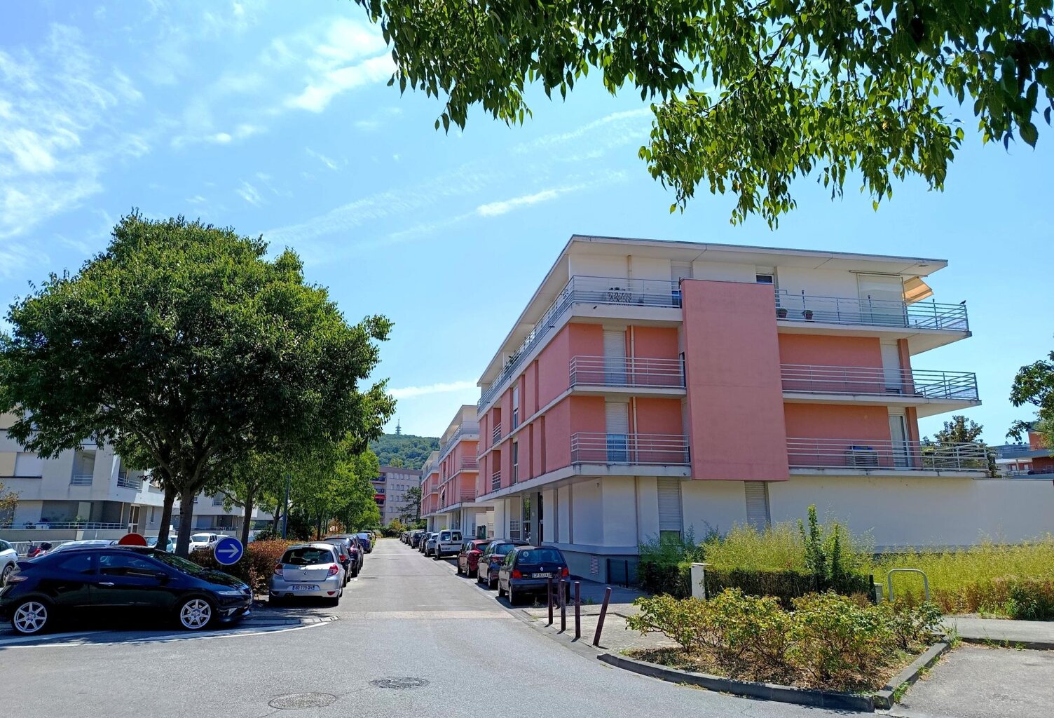 A SASIR Appartement au dernier étage avec ascensseur et vue panoramique au coeur de Echirolles — photo 1