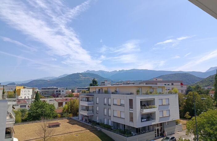 A SASIR Appartement au dernier étage avec ascensseur et vue panoramique au coeur de Echirolles — photo 2