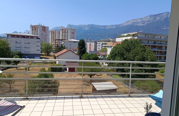 A SASIR Appartement au dernier étage avec ascensseur et vue panoramique au coeur de Echirolles — photo 3