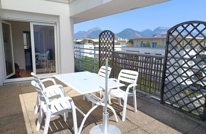 A SASIR Appartement au dernier étage avec ascensseur et vue panoramique au coeur de Echirolles — photo 4