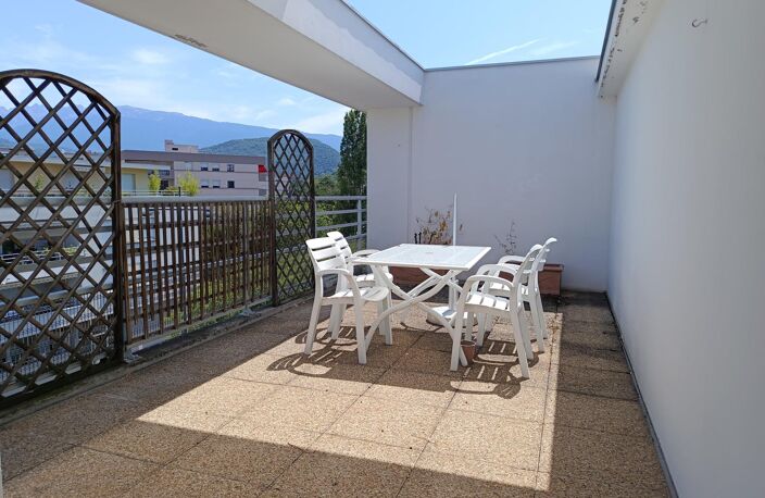 A SASIR Appartement au dernier étage avec ascensseur et vue panoramique au coeur de Echirolles — photo 5