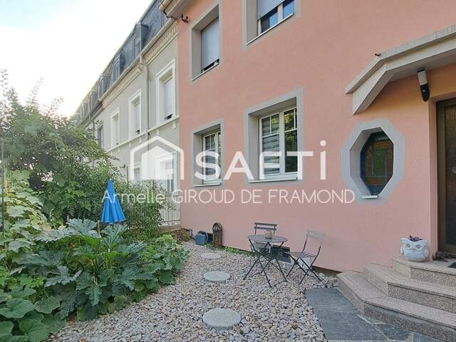 Coup de cœur à Mulhouse dans le quartier prisé du Bas-Rebberg limite Brunstatt, belle et vaste maison mitoyenne de 194 m2, 8 pièces, 6 chambres sur terrain de 221 m2 avec terrasse-jardin, piscine hors-sol, sous-sol et garage. — photo du bien