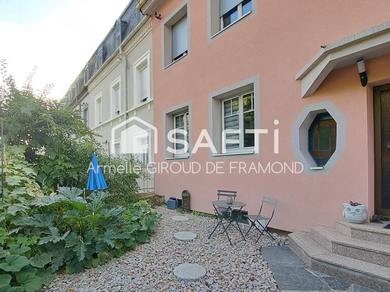 Coup de cœur à Mulhouse dans le quartier prisé du Bas-Rebberg limite Brunstatt, belle et vaste maison mitoyenne de 194 m2, 8 pièces, 6 chambres sur terrain de 221 m2 avec terrasse-jardin, piscine hors-sol, sous-sol et garage. — photo 1