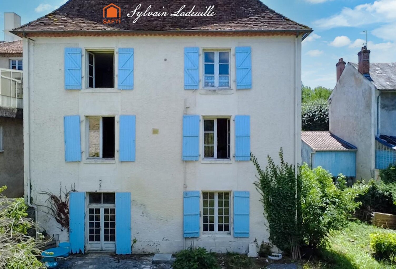 Coup de cœur au Bugue : bâtisse de 330 m² avec jardin ! — photo 1