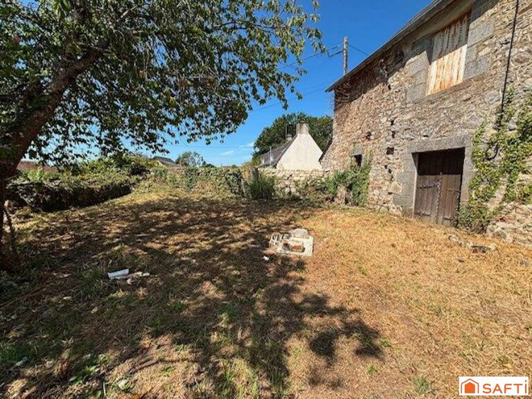 Maison en pierres à renover, beau vomule — photo 1