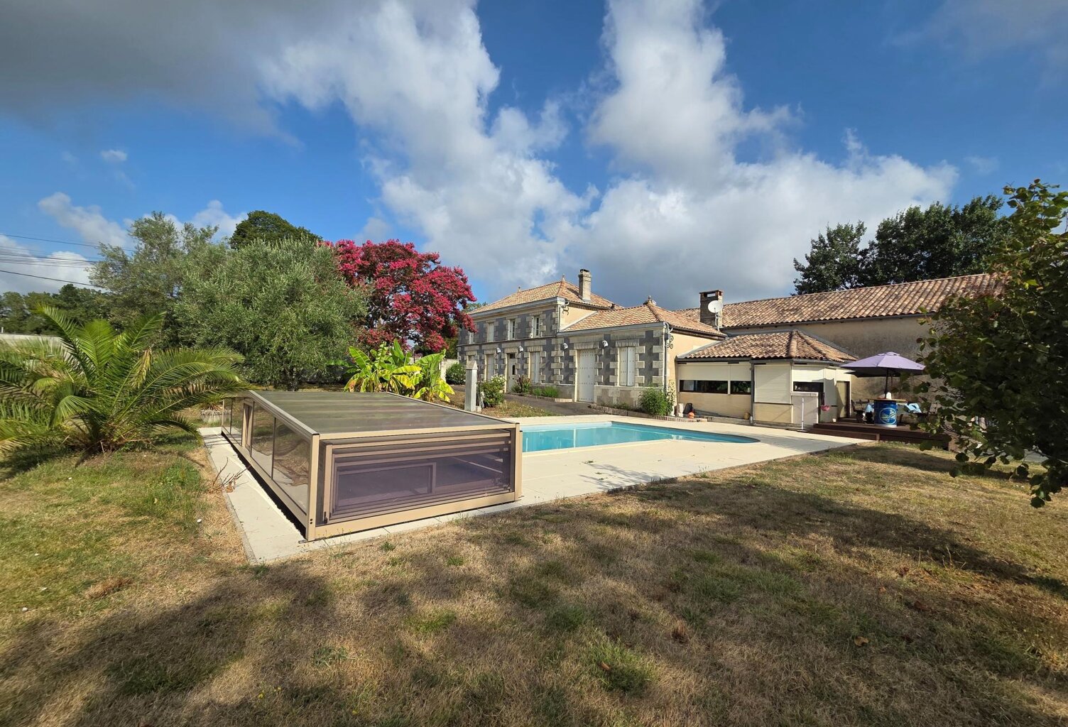 Maison atypique, secteur calme, piscine — photo 1