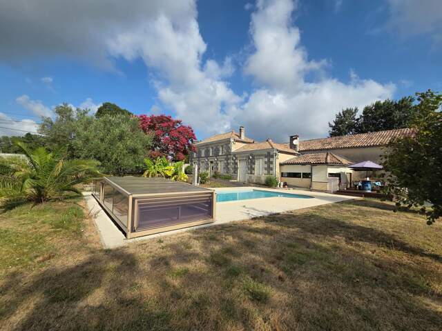 Maison atypique, secteur calme, piscine — photo du bien