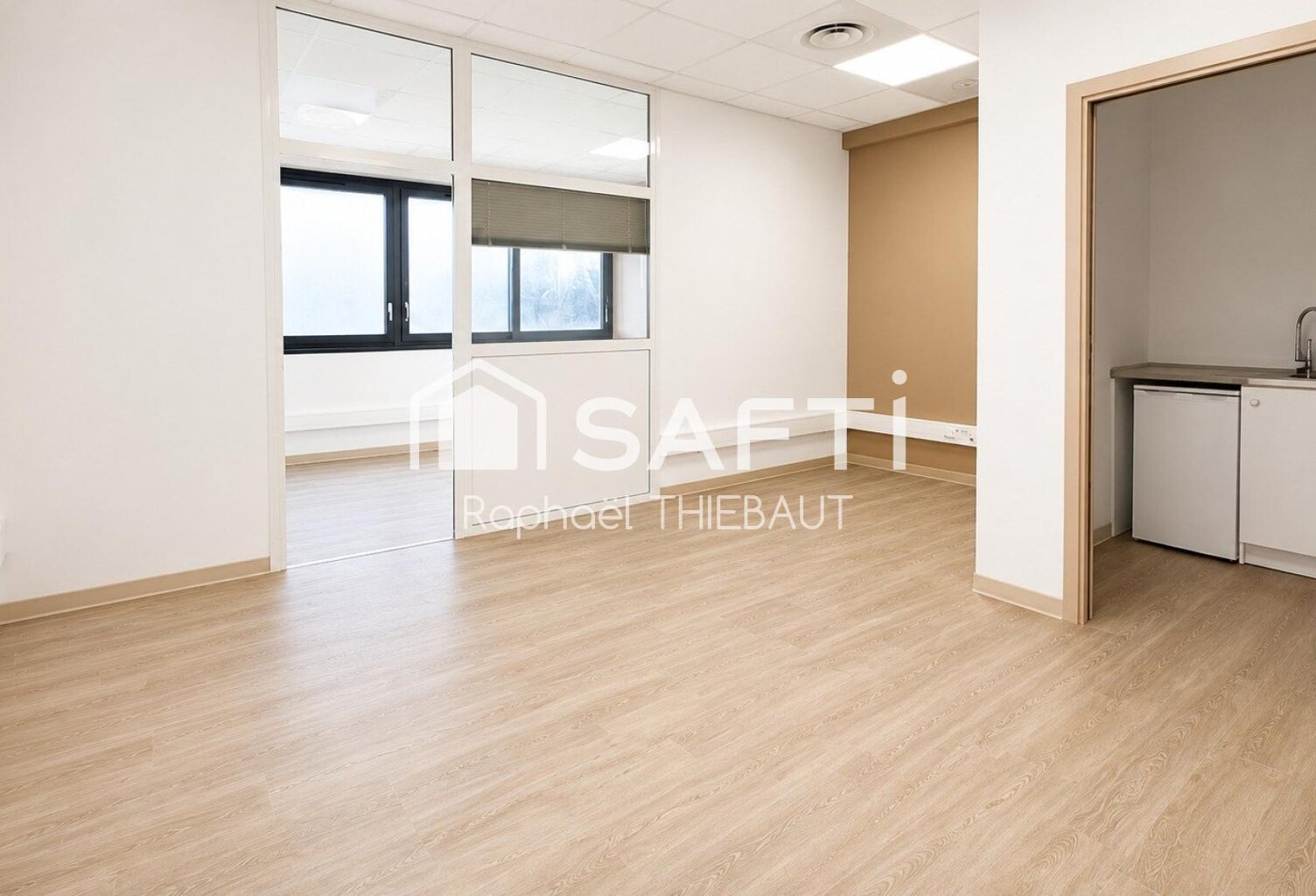 Bureaux 100 m²  Emplacement stratégique — photo 1