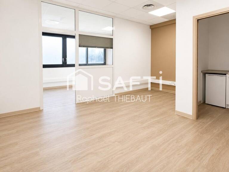 Bureaux 100 m²  Emplacement stratégique — photo 1