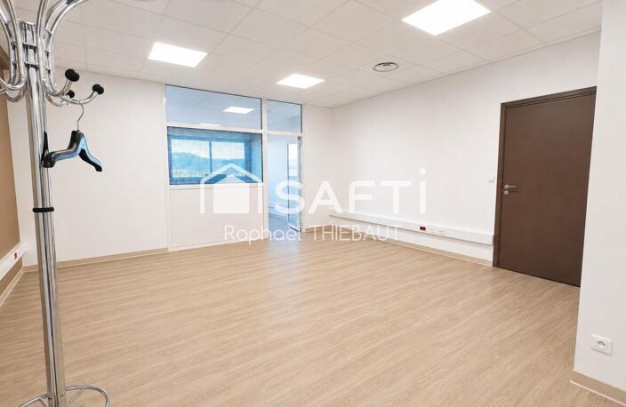 Bureaux 100 m²  Emplacement stratégique — photo 2