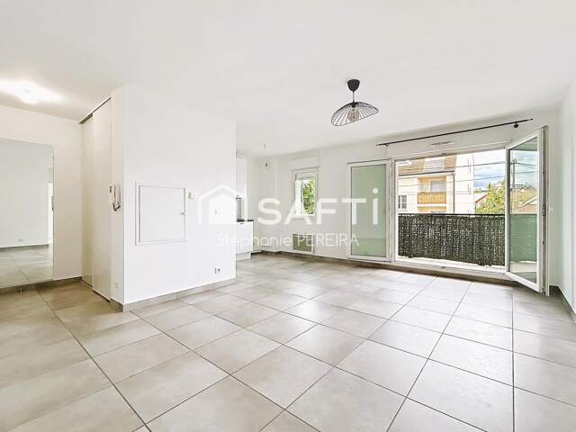 Appartement 2 pièces avec balcon et parking — photo du bien