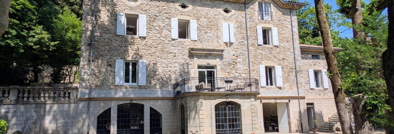 Maison 11 Pièces 528 m² à vendre à Vallées-d'Antraigues-Asperjoc (07600)