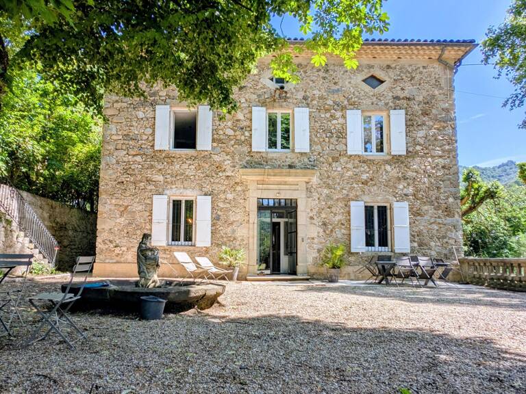Maison bourgeoise renovée avec de belles prestations sur la commune de Vals les bains — photo 1