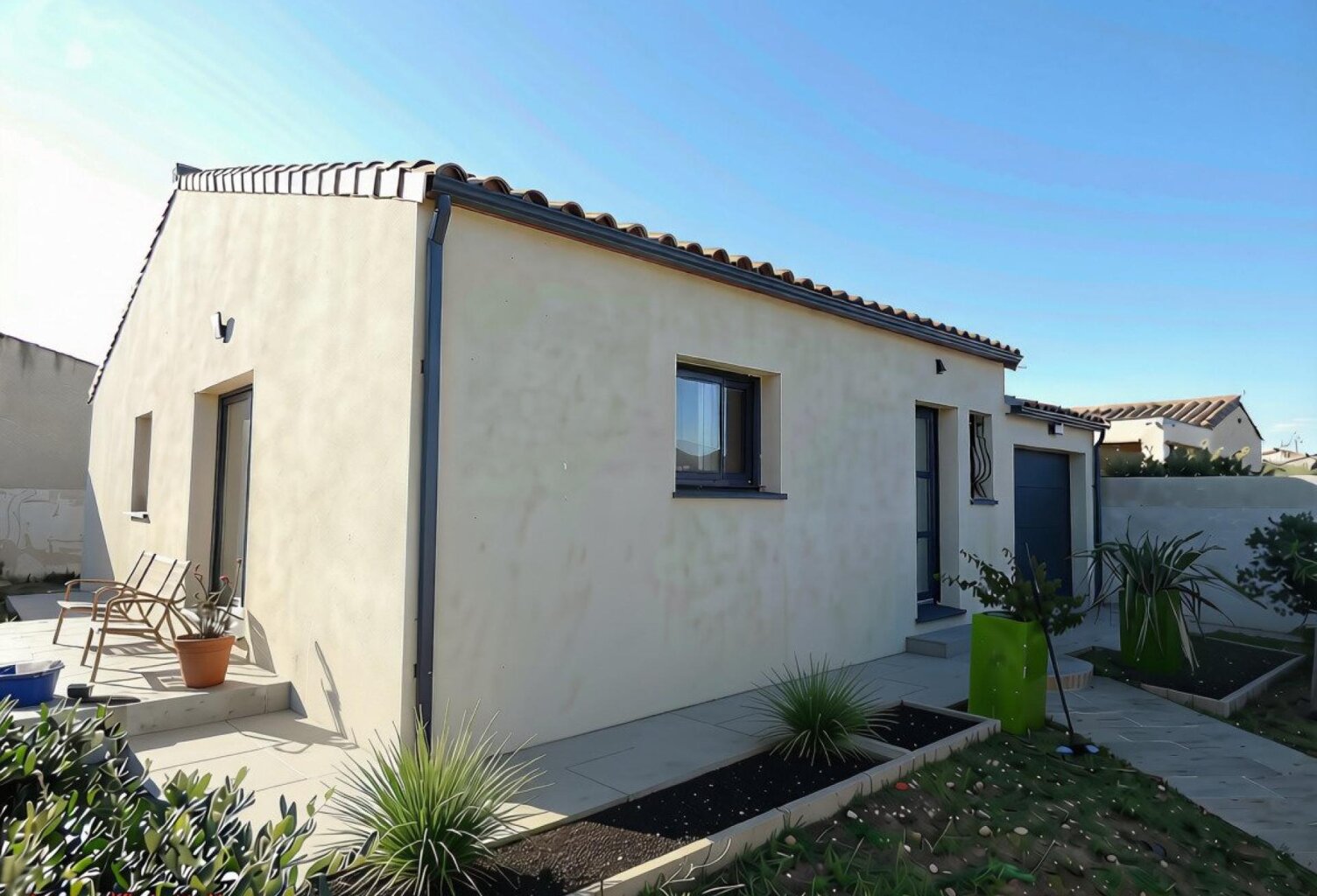 villa plain pied RT2012 de 83m² avec 3 chambres sur un terrain de 326m² avec garage — photo 1