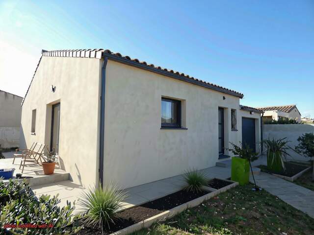 villa plain pied RT2012 de 83m² avec 3 chambres sur un terrain de 326m² avec garage — photo du bien