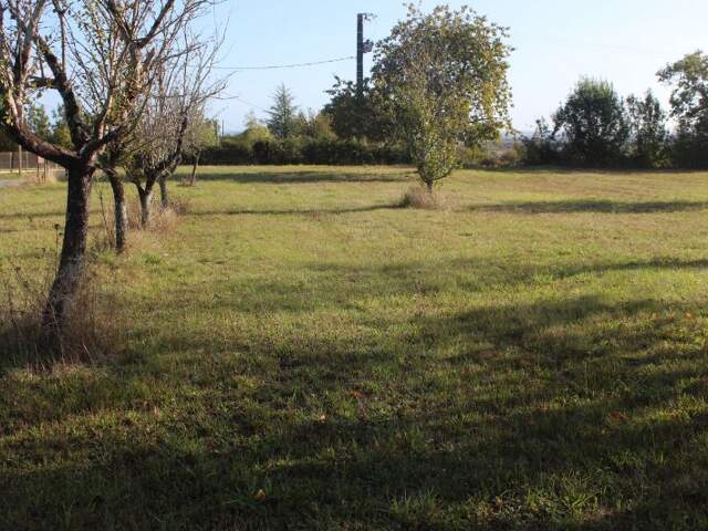 Terrain de 1420 M2 à bâtir sur la commune des fosses — photo du bien