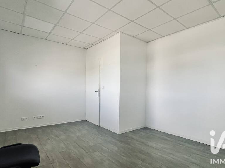 Location Immeuble 1 pièce — photo 1