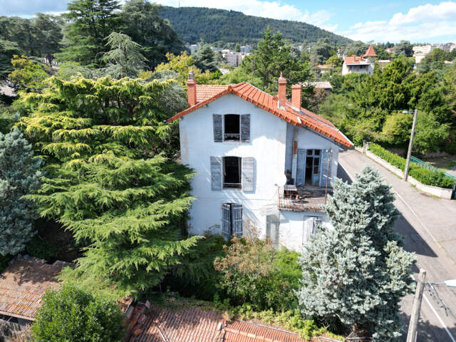 Maison de 215m2 avec terrain de 2 785 m2 et nombreuses dépen — photo du bien
