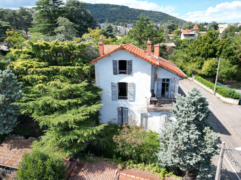 Maison de 215m2 avec terrain de 2 785 m2 et nombreuses dépen — photo 1