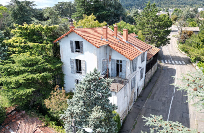 Maison de 215m2 avec terrain de 2 785 m2 et nombreuses dépen — photo 2