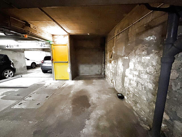 Place de parking sécurisée à vendre   Rue Joseph Barra — photo du bien