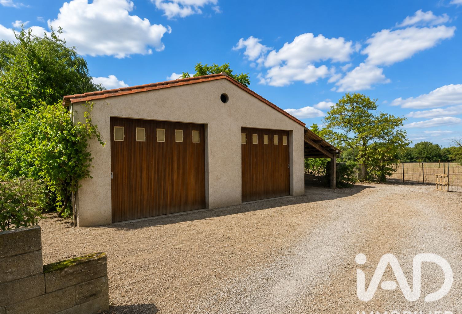 Vente Garage 73 m&sup2; — photo 1