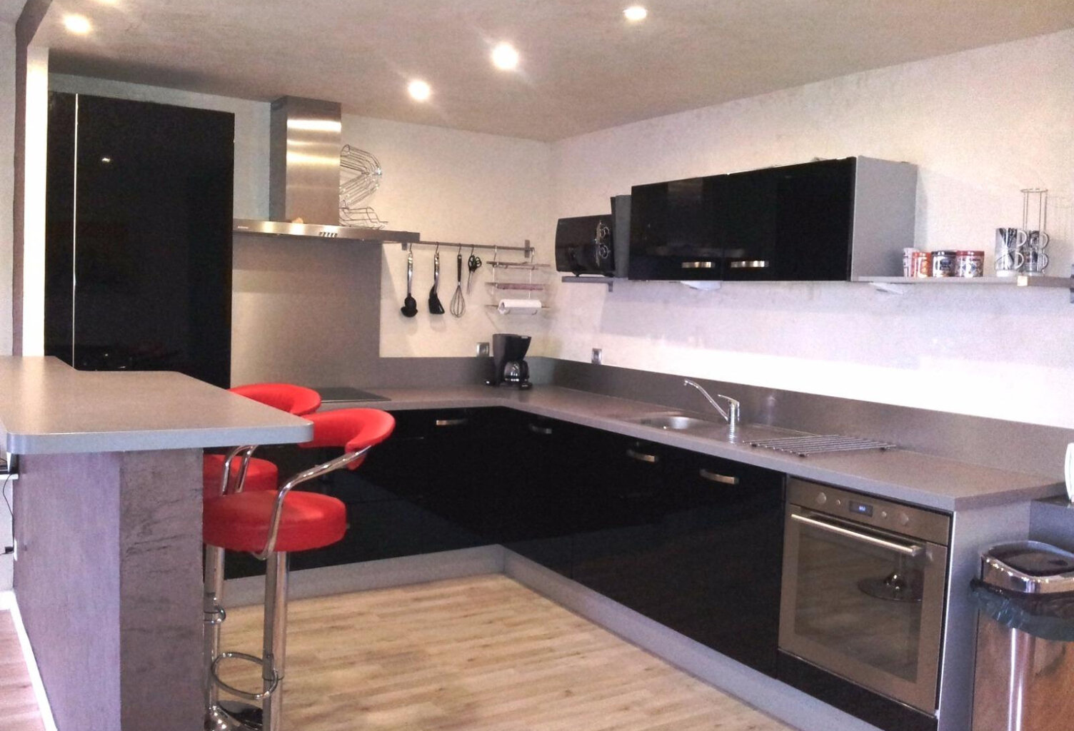 HYERES CENTRE - T3 MEUBLE de 74.04 m2 — photo 1