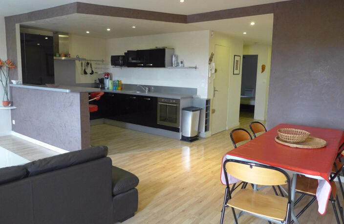 HYERES CENTRE - T3 MEUBLE de 74.04 m2 — photo 2